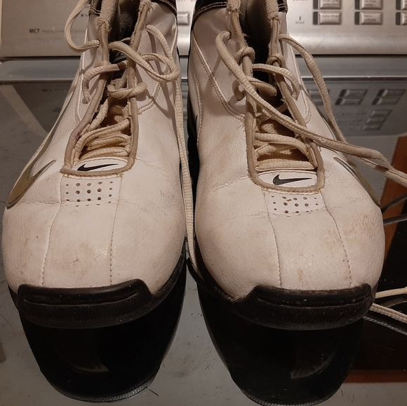 Nike Basketball Shoes - Picture 3 of 10